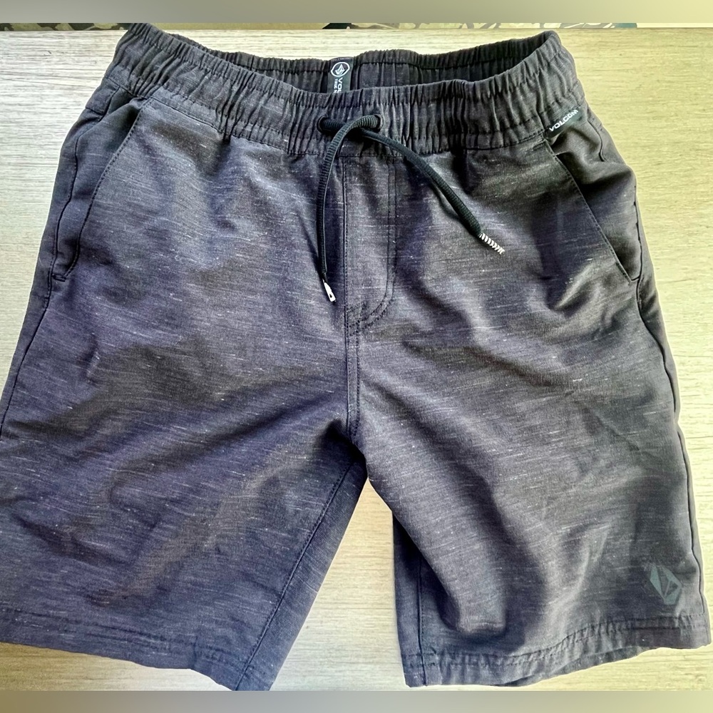Boys Volcom shorts. Black. Size medium 10y
